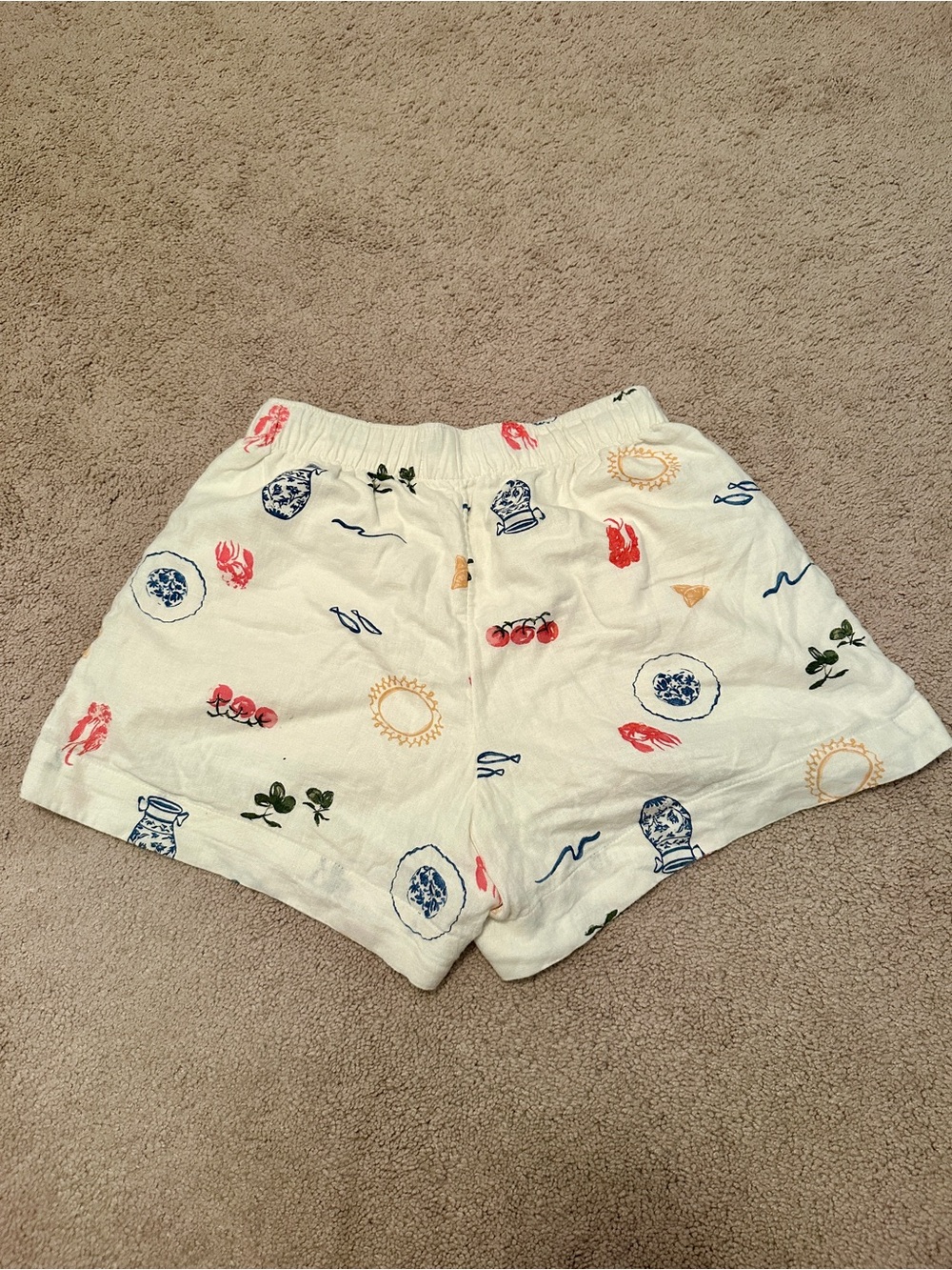 Abercrombie & Fitch Cream High-Waist Printed Pull-On Shorts - Picture 3 of 4